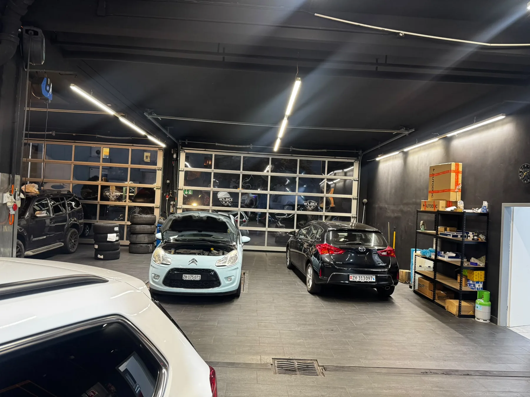 Blick in die Autowerkstatt von Dili’s Garage in Winterthur-Töss